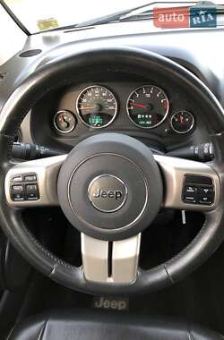 Внедорожник / Кроссовер Jeep Compass 2011 в 