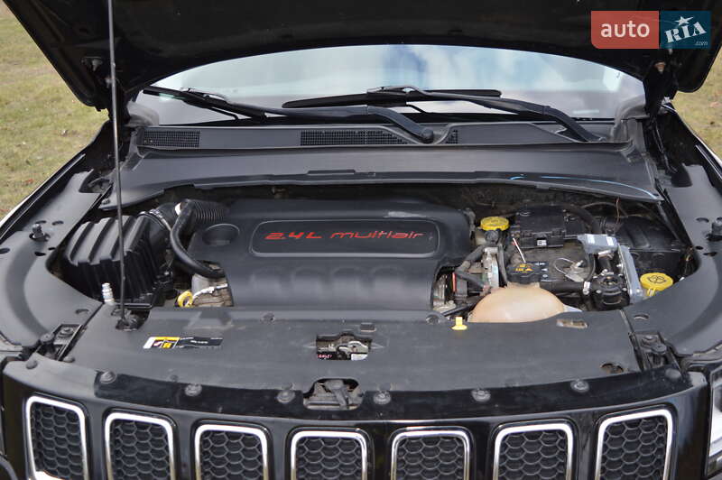 Внедорожник / Кроссовер Jeep Compass 2017 в Лохвице