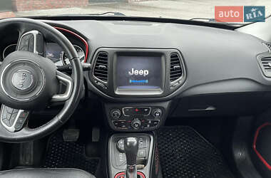 Внедорожник / Кроссовер Jeep Compass 2018 в 