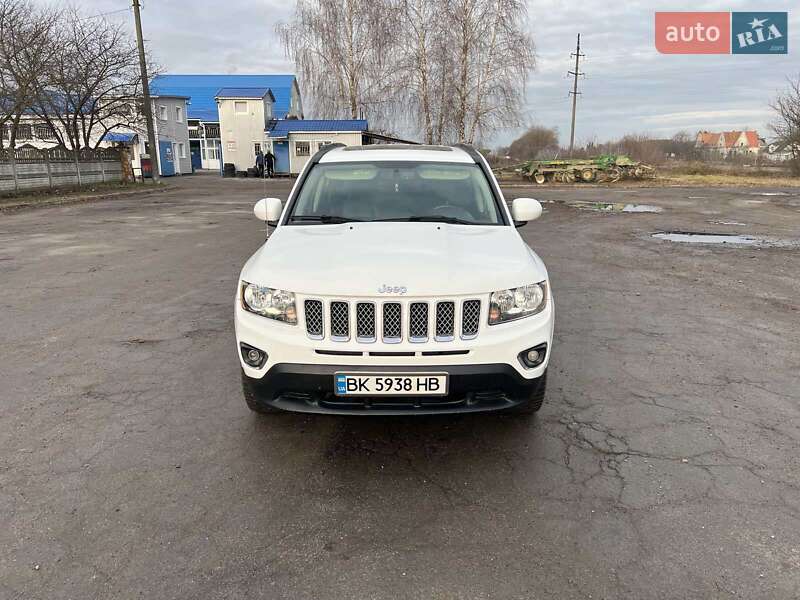 Внедорожник / Кроссовер Jeep Compass 2015 в Остроге