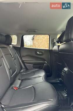 Внедорожник / Кроссовер Jeep Compass 2018 в 