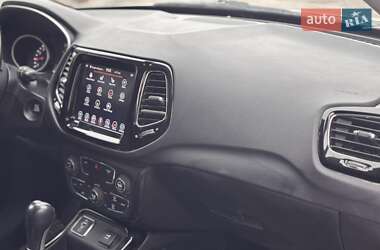 Позашляховик / Кросовер Jeep Compass 2019 в 