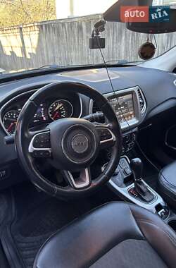 Внедорожник / Кроссовер Jeep Compass 2018 в 