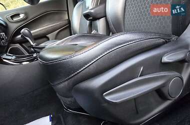 Внедорожник / Кроссовер Jeep Compass 2018 в 