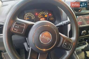 Внедорожник / Кроссовер Jeep Compass 2015 в 