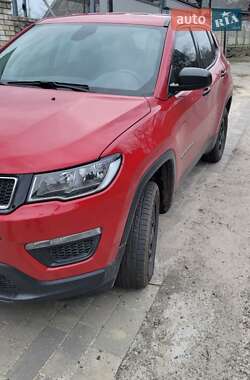 Внедорожник / Кроссовер Jeep Compass 2018 в 