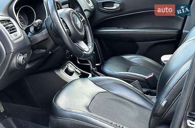 Внедорожник / Кроссовер Jeep Compass 2017 в 
