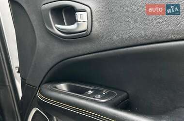 Внедорожник / Кроссовер Jeep Compass 2018 в 