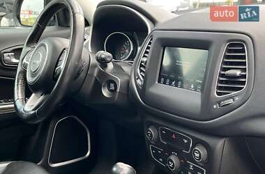 Внедорожник / Кроссовер Jeep Compass 2018 в 