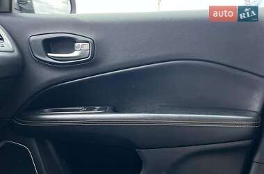 Внедорожник / Кроссовер Jeep Compass 2018 в 
