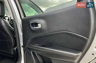 Внедорожник / Кроссовер Jeep Compass 2018 в 