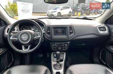 Внедорожник / Кроссовер Jeep Compass 2018 в 