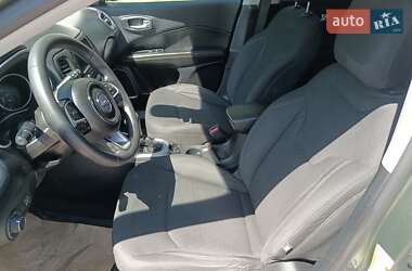 Внедорожник / Кроссовер Jeep Compass 2017 в 
