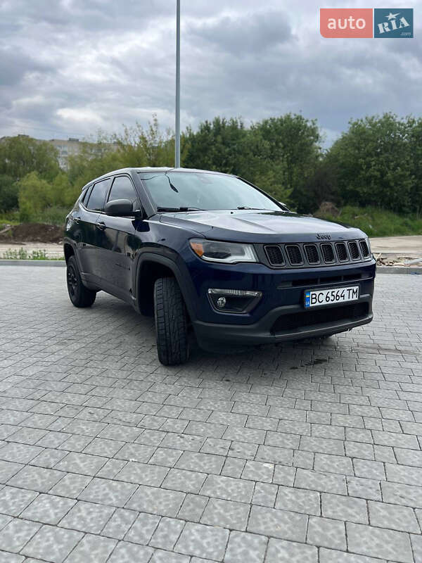 Внедорожник / Кроссовер Jeep Compass 2018 в 