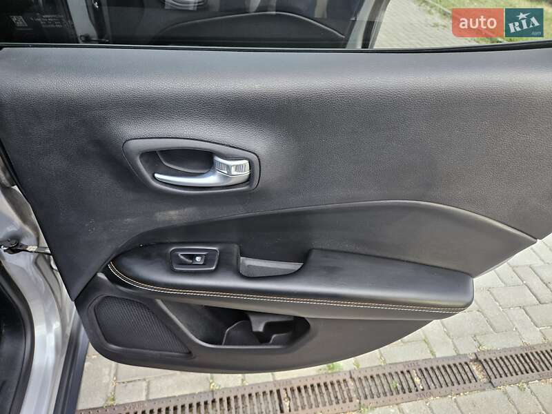 Внедорожник / Кроссовер Jeep Compass 2017 в Харькове