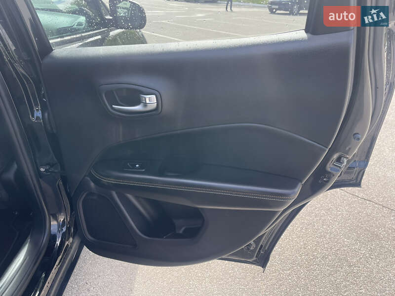 Внедорожник / Кроссовер Jeep Compass 2017 в Киеве