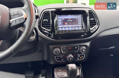 Позашляховик / Кросовер Jeep Compass 2018 в 