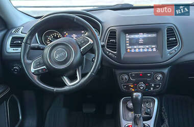 Внедорожник / Кроссовер Jeep Compass 2017 в 