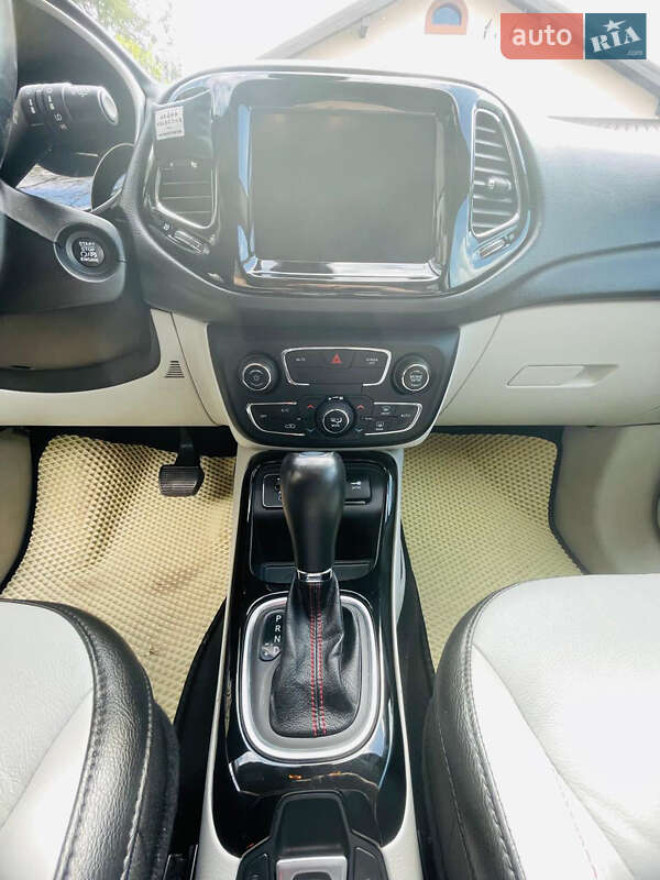 Внедорожник / Кроссовер Jeep Compass 2020 в Новояворовске