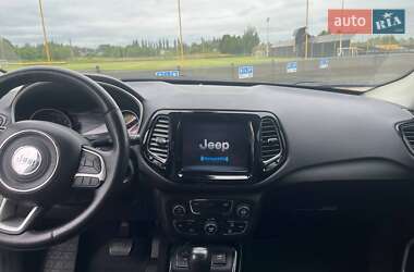 Внедорожник / Кроссовер Jeep Compass 2018 в 