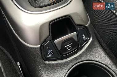 Внедорожник / Кроссовер Jeep Compass 2018 в 