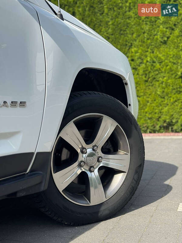 Внедорожник / Кроссовер Jeep Compass 2015 в Стрые