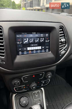 Внедорожник / Кроссовер Jeep Compass 2017 в 
