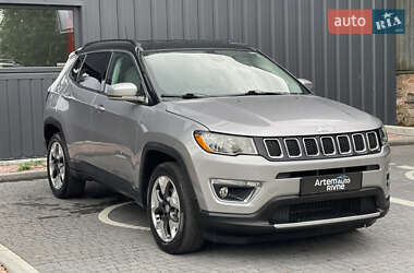 Внедорожник / Кроссовер Jeep Compass 2018 в 