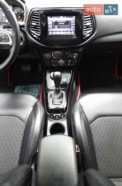 Внедорожник / Кроссовер Jeep Compass 2018 в 