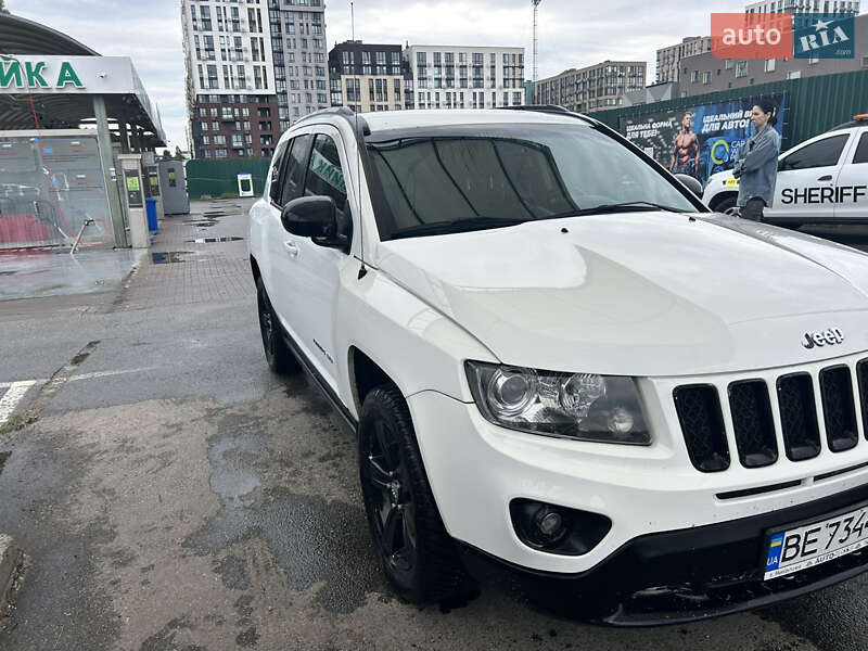 Внедорожник / Кроссовер Jeep Compass 2015 в 