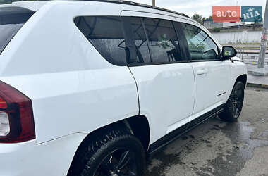 Внедорожник / Кроссовер Jeep Compass 2015 в 