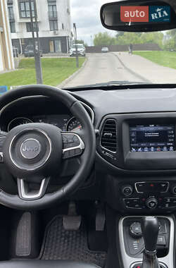 Внедорожник / Кроссовер Jeep Compass 2018 в 