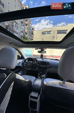 Внедорожник / Кроссовер Jeep Compass 2018 в 