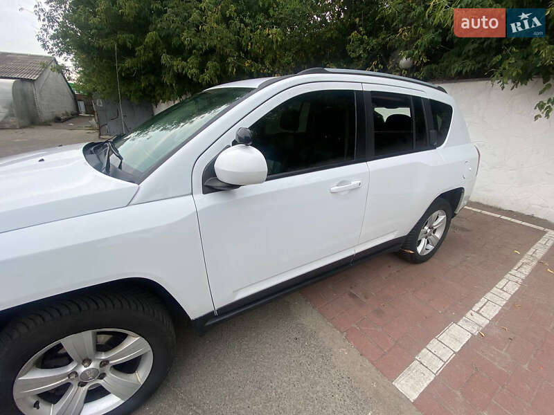 Внедорожник / Кроссовер Jeep Compass 2015 в Вишневом