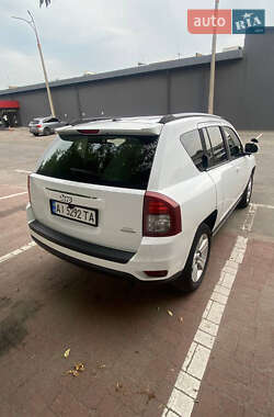 Внедорожник / Кроссовер Jeep Compass 2015 в 