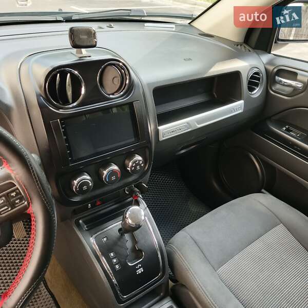 Позашляховик / Кросовер Jeep Compass 2016 в Вишневому фото 3 Позашляховик / Кросовер Jeep Compass 2016 в Вишневому