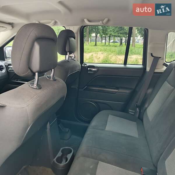 Позашляховик / Кросовер Jeep Compass 2016 в Вишневому фото 10 Позашляховик / Кросовер Jeep Compass 2016 в Вишневому