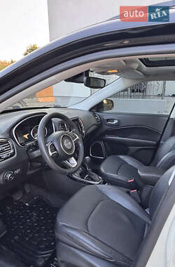 Внедорожник / Кроссовер Jeep Compass 2018 в 