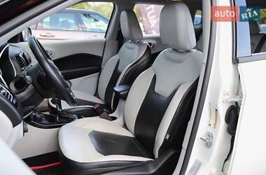 Внедорожник / Кроссовер Jeep Compass 2017 в 