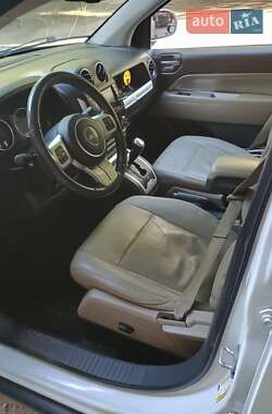Внедорожник / Кроссовер Jeep Compass 2013 в 
