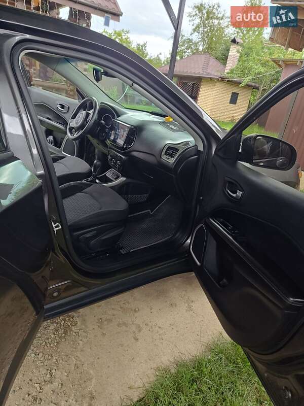 Позашляховик / Кросовер Jeep Compass 2018 в Долині фото 12 Позашляховик / Кросовер Jeep Compass 2018 в Долині