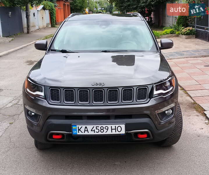 Внедорожник / Кроссовер Jeep Compass 2018 в 