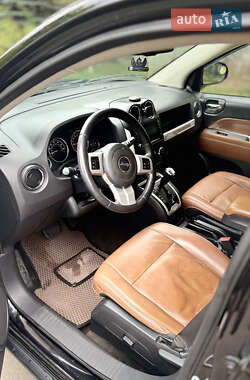 Внедорожник / Кроссовер Jeep Compass 2015 в 