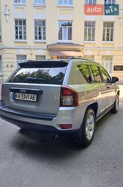 Внедорожник / Кроссовер Jeep Compass 2015 в 