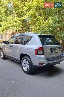 Внедорожник / Кроссовер Jeep Compass 2015 в 