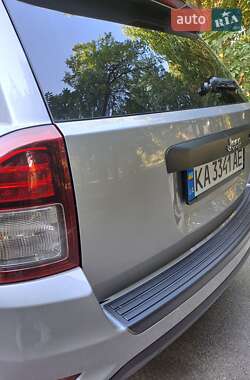 Внедорожник / Кроссовер Jeep Compass 2015 в 