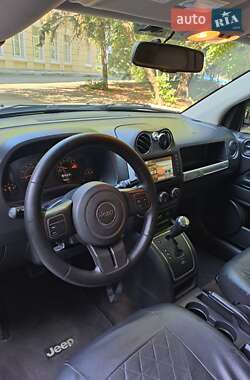 Внедорожник / Кроссовер Jeep Compass 2015 в 