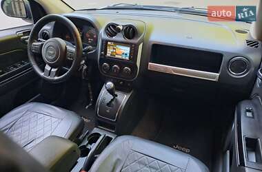 Внедорожник / Кроссовер Jeep Compass 2015 в 