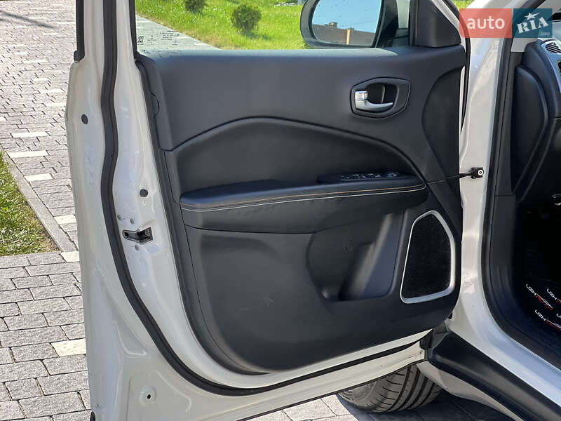 Внедорожник / Кроссовер Jeep Compass 2017 в Ужгороде