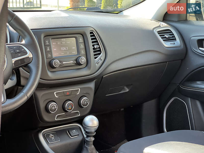 Внедорожник / Кроссовер Jeep Compass 2017 в Ужгороде